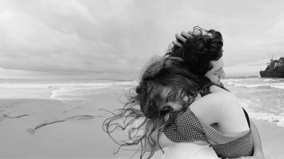 Terra Estrangeira (1995)