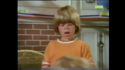 Huit ça suffit (1977) French S2E5 Le crochet.