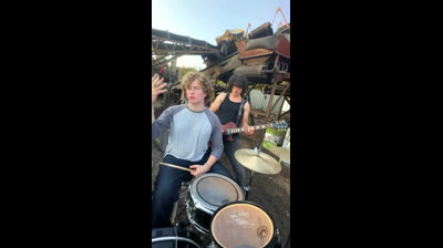 ¡ROBOT MONSTER está aquí para volarte la cabeza!